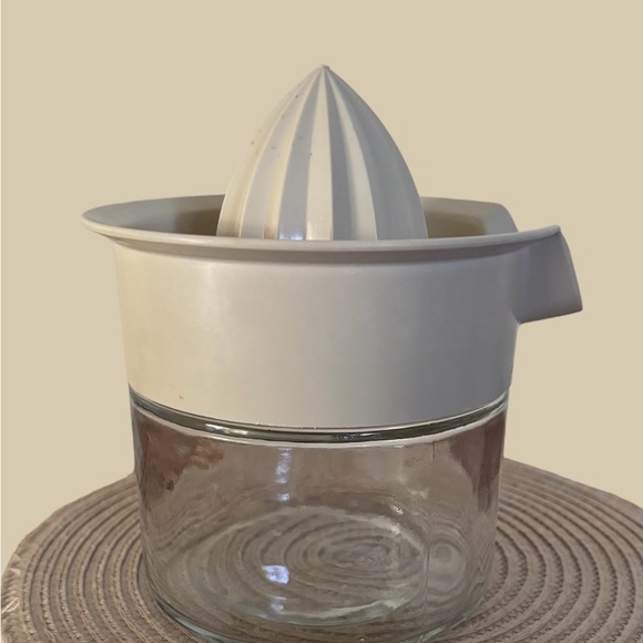 Glass Juicer-Reamer 2-cup Detachable Jar, Vintage Gemco - Picture 3 of 4